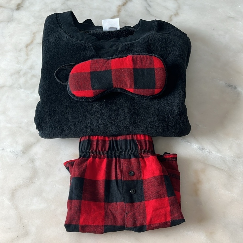 Wondershop Black and Red Plaid Pajama Set with Eye Mask - Picture 11 of 14
